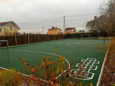Спортивно-игровая площадка с бесшовным резиновым покрытием