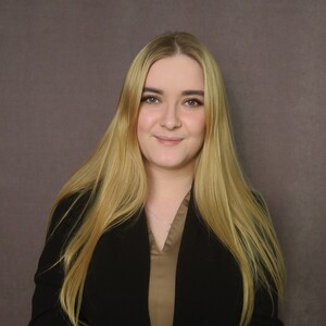  Добрый день, меня зовут Екатерина, я помогу определиться с резиновым покрытием для вашей площадки