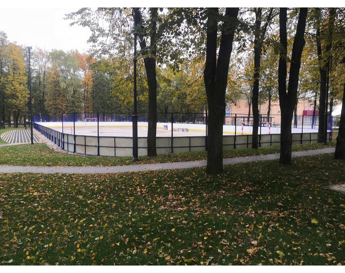 Коробка для хоккея из стеклопластика толщиной 5 мм, с высокими сетчатыми бортами, ограждение за воротами - вид 2