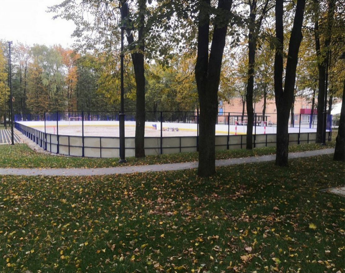 Коробка для хоккея из стеклопластика толщиной 7 мм, с высокими сетчатыми бортами, ограждение за воротами - вид 2