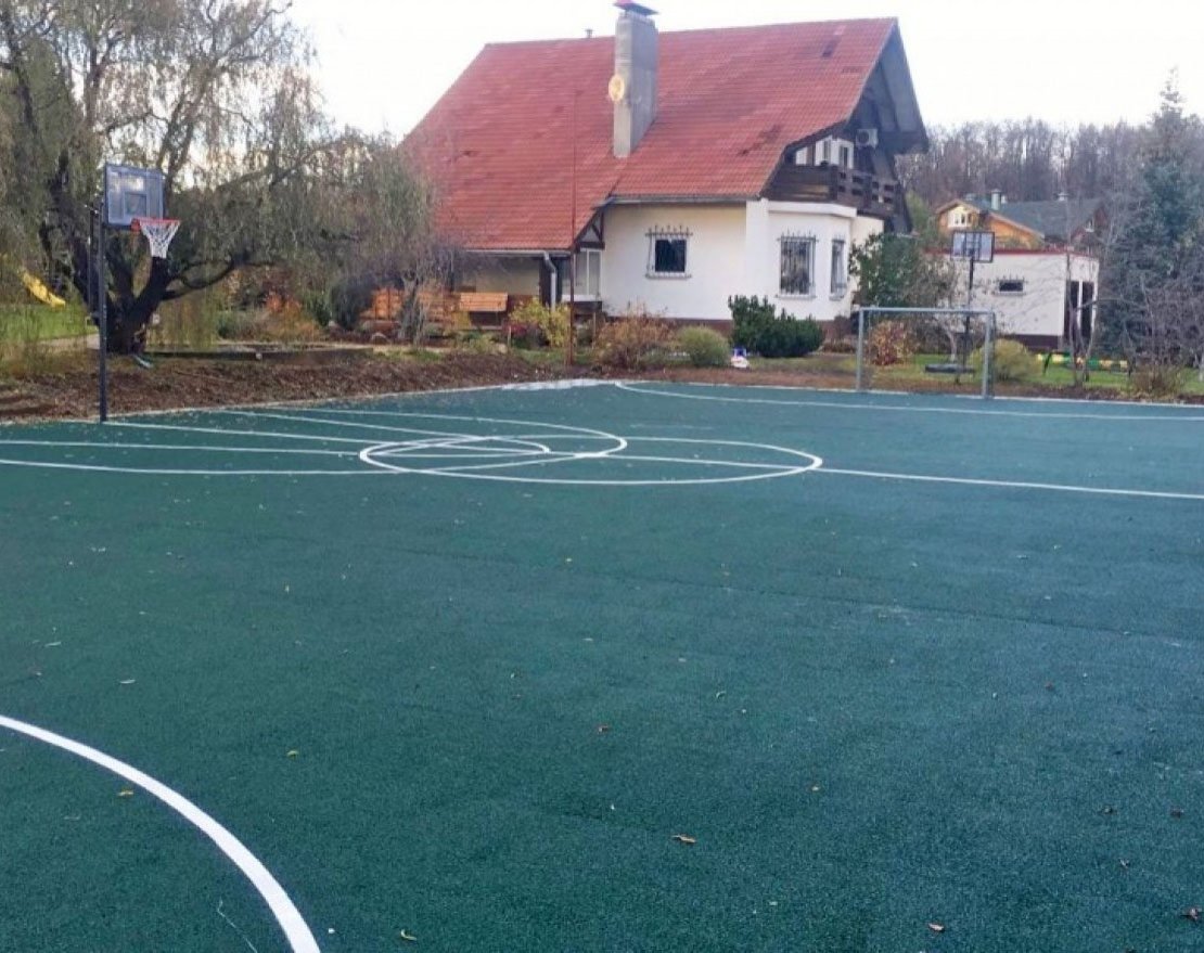 Спортивно-игровая площадка с бесшовным резиновым покрытием - вид 2