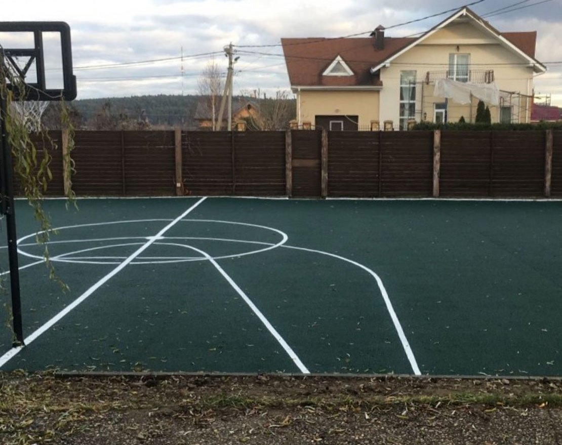 Спортивно-игровая площадка с бесшовным резиновым покрытием - вид 2